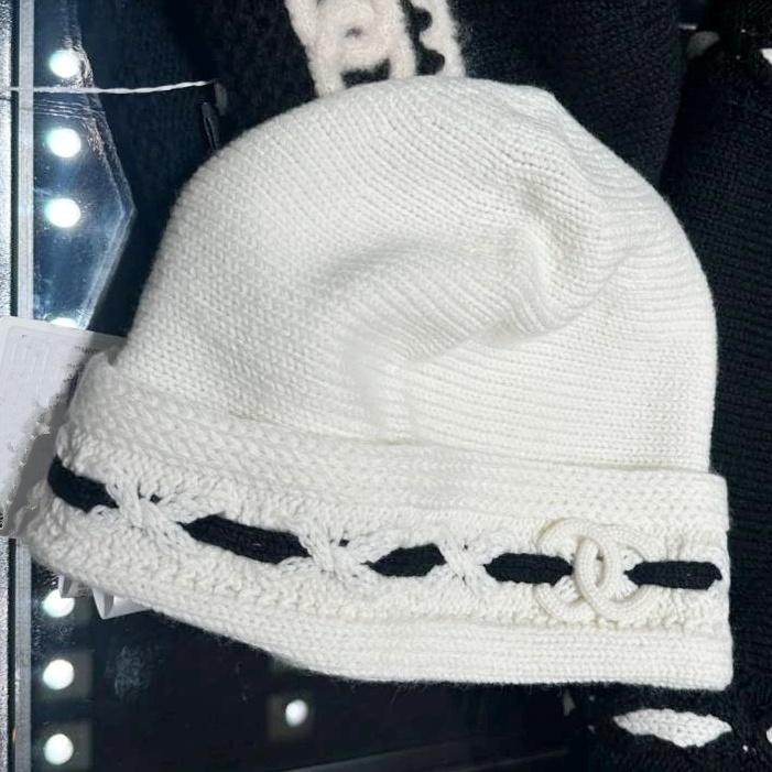 《編み感がかわいい♡》CHANEL ニット帽 CCロゴ 25a