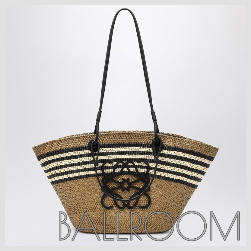 かごバッグ LOEWE MEDIUM ANAGRAM BASKET BAG IN IRACA PALM AND LEATHER