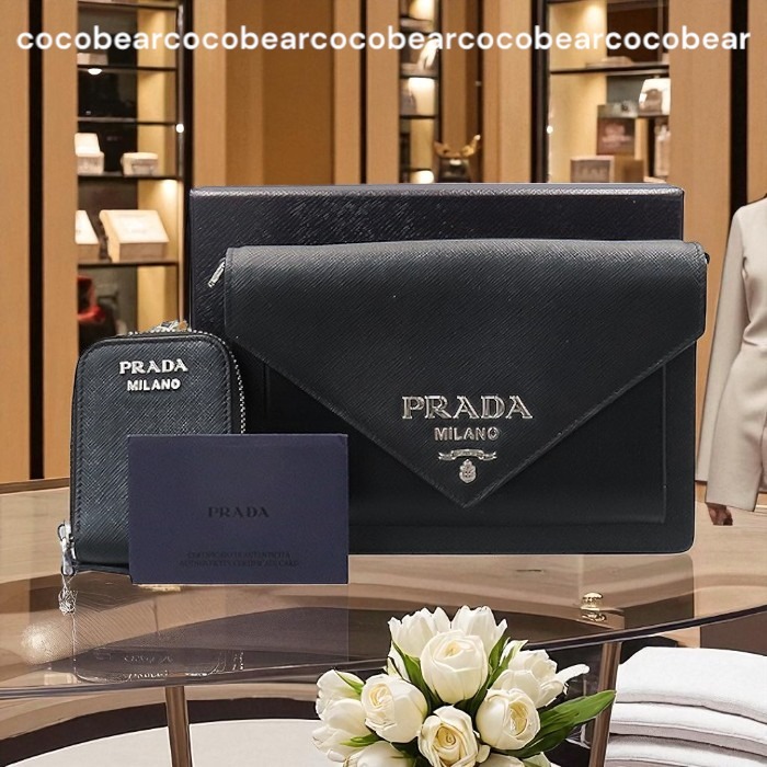 ヴィンテージ☆PRADA☆レザーミニエンベロープバッグ