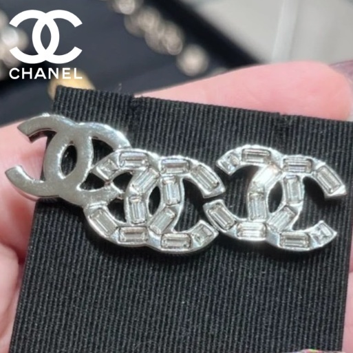 《CCピアス》CHANEL アシメントリーが素敵！ シルバー