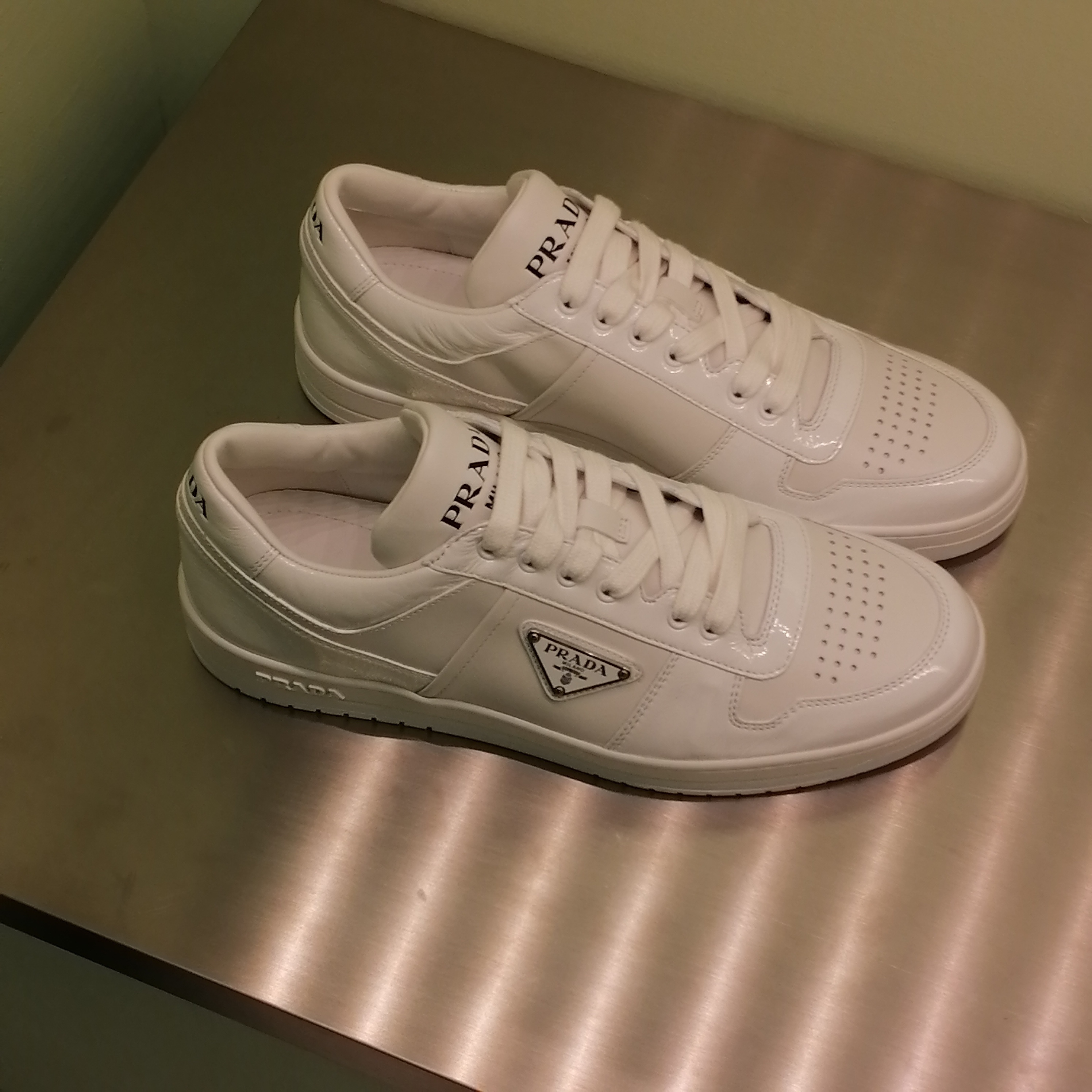 PRADA☆ダウンタウン レザースニーカー