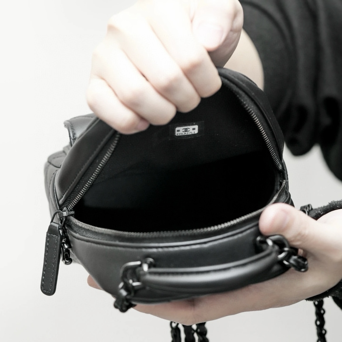 《クールに着飾る♪》【CHANEL】2025年春夏 ミニ バックパック