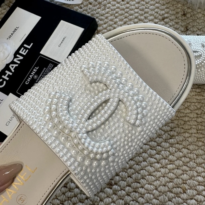 《パールが上品に煌めく＊》【CHANEL】2024/25年 ミュール