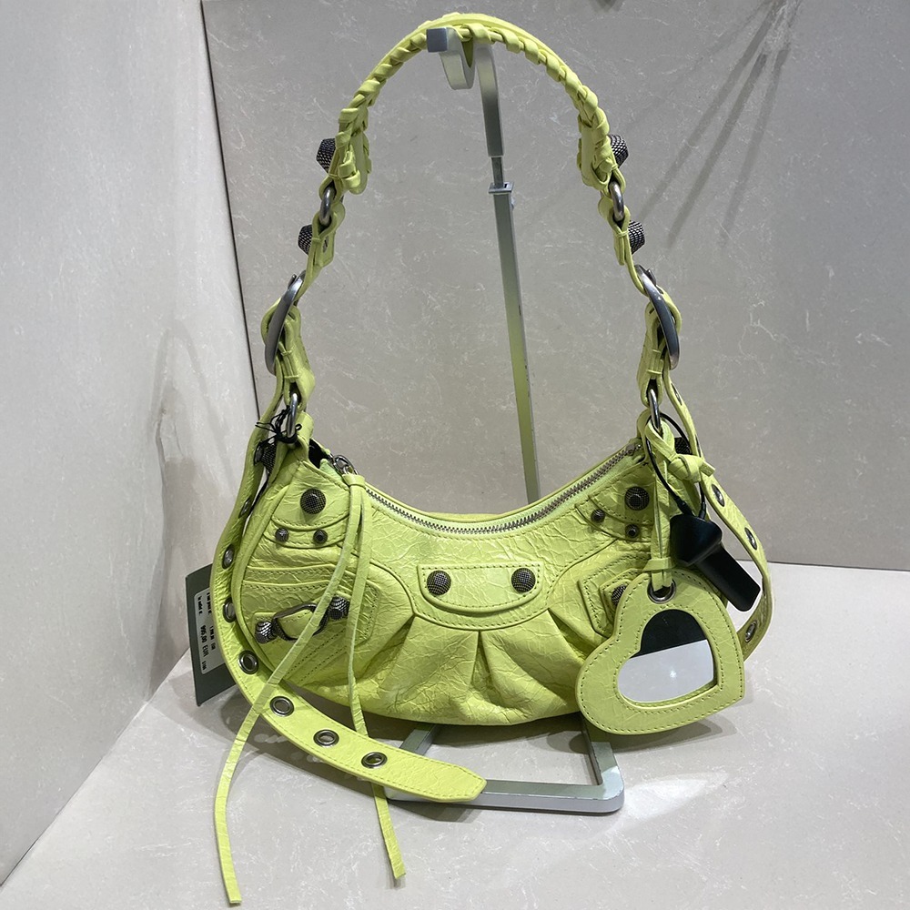 直営店☆BALENCIAGA☆ LE CAGOLE XS レザー ショルダーバッグ