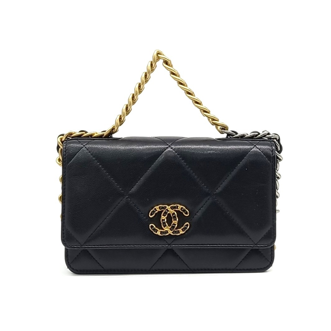 ショルダーバッグ・ポシェット × ヴィンテージ(中古) Chanel WOC 19 Mini Crossbody Bag