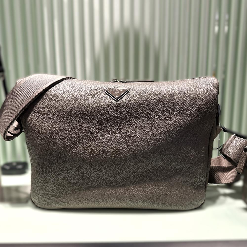 【PRADA】ヴィッテロダイノレザー ショルダーバッグ ロゴ付
