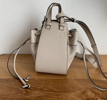 国内発 LOEWE ハンモックバック コンパクト ワオキツネザル 人気 国内発 LOEWE ハンモックバック コンパクト ワオキツネザル 人気