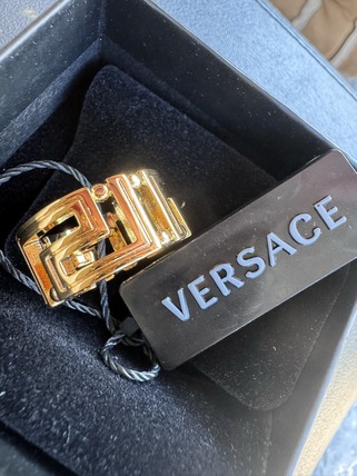 VERSACE(ヴェルサーチェ)の口コミ・レビュー｜サイズ感や使用感