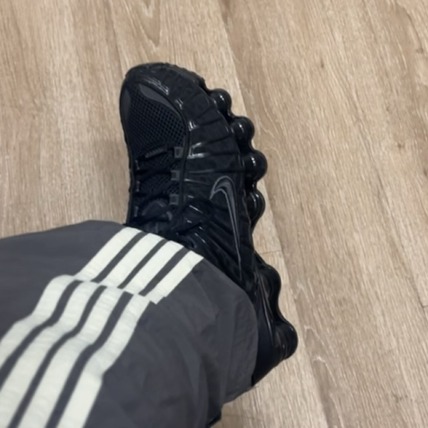 口コミ・レビュー｜NIKE☆SHOX R4 Black and Hot Punch☆24-30cm