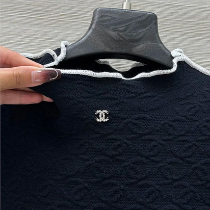 【どんなコーデにも◎】CHANEL 25SS シンプル トップス ロゴ どんなコーデにも似合う♪】シャネル CCロゴ トップス (CHANEL/T