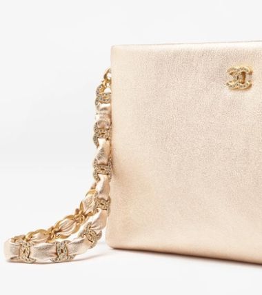 ◆さりげない上品さ◆CHANEL ハンドル付きポーチ ラムスキン CHANEL ポーチバッグ チェーンクラッチバッグ ラムスキン