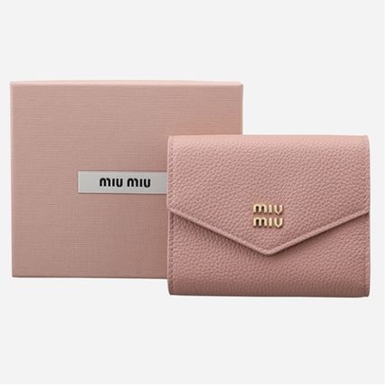 送料関税込★MIU MIU★ 折りたたみ財布 ☆送料関税込☆MIU MIU ロゴ 小銭入れ付き 二つ折り財布☆超人気