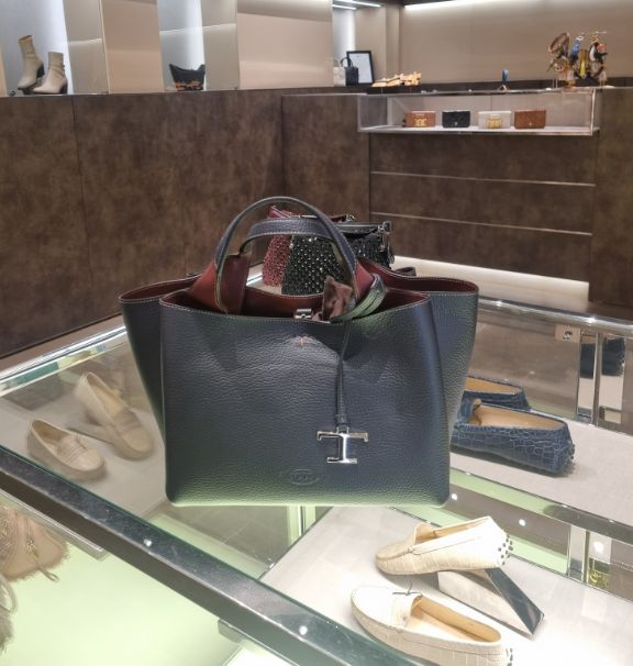 アウトレット特価!【TOD'S】トッズ ショルダーバック ♪手元在庫 破格でゲットできる！TOD'S(トッズ)アウトレットの人気アイテム