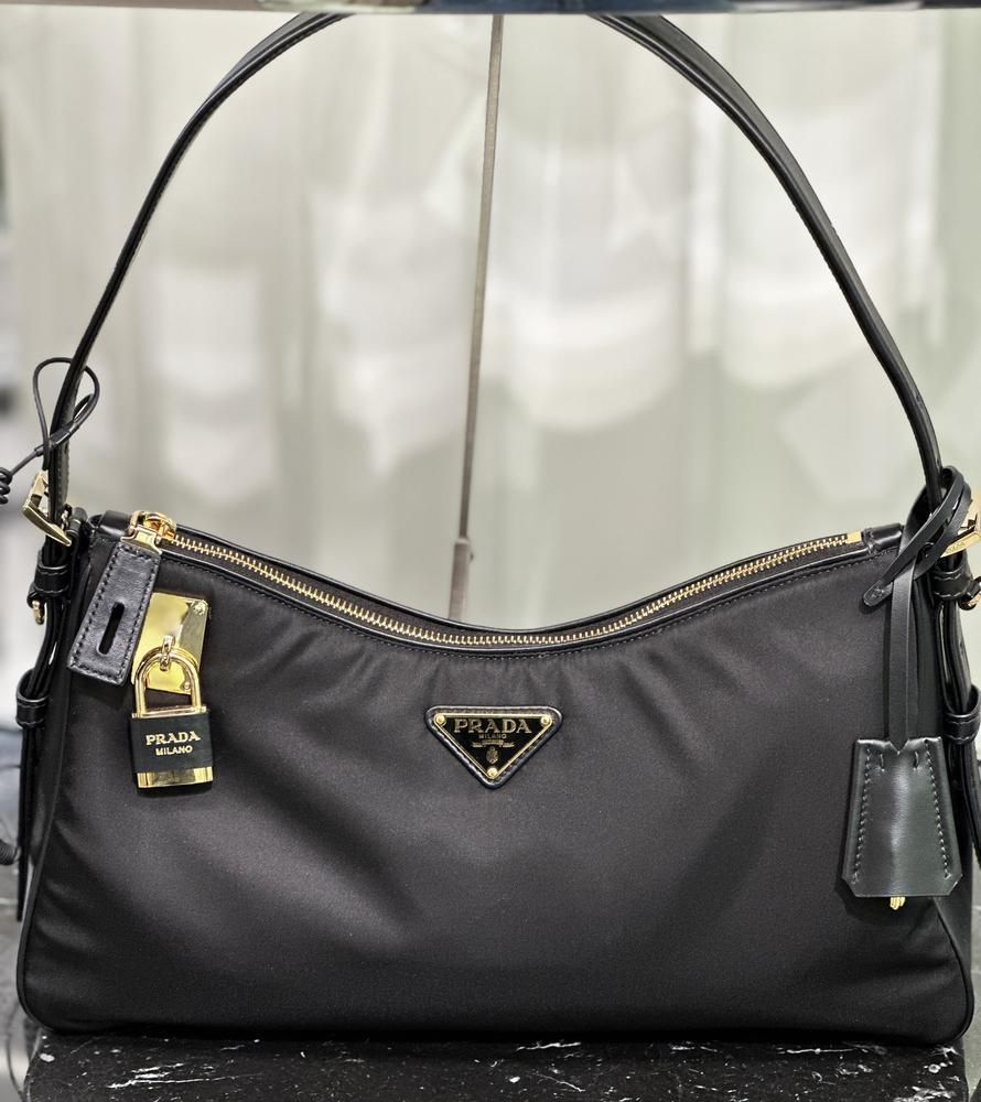 【24SS】新作 Re-Nylon トライアングル ブラ ◆プラダ◆人気 最大59%OFF】春の新作も対象!PRADA(プラダ)のお得な人気バッグ