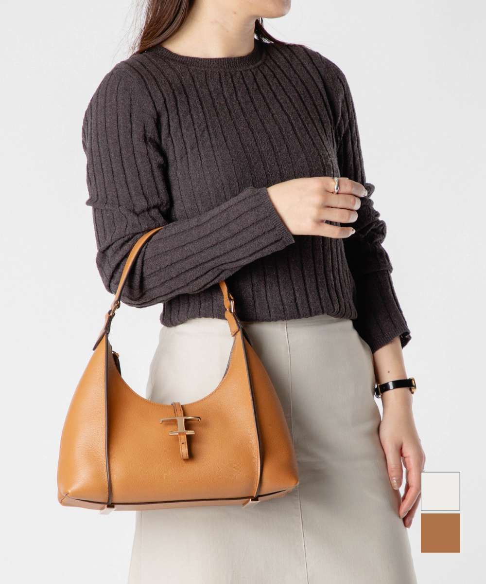 ともとも様TOD'S Tチャーム付きバッグ黒タイムレスミディアムサイズ
