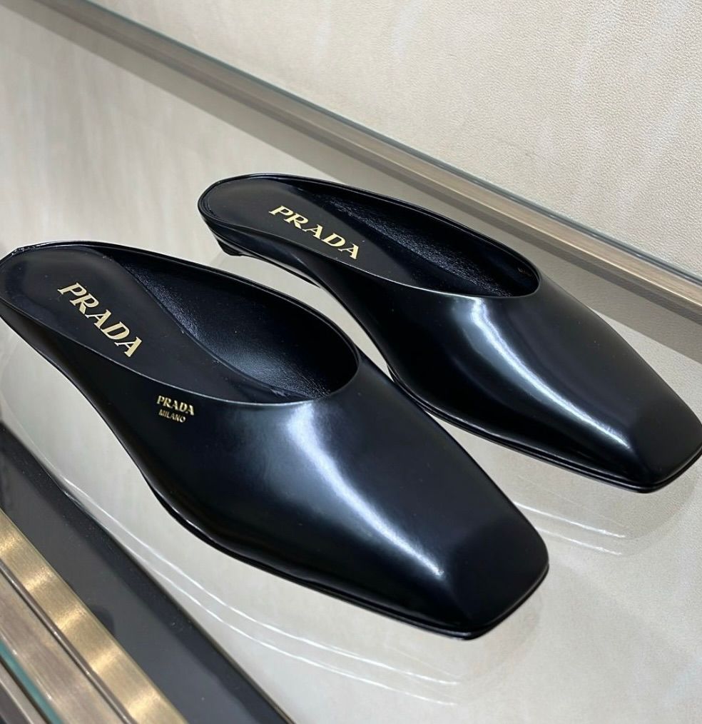 2025新作◆PARDA◆プラダ スエード ミュール 2025年春夏新作『PRADA(プラダ)』サンダル・ミュール・バレエ