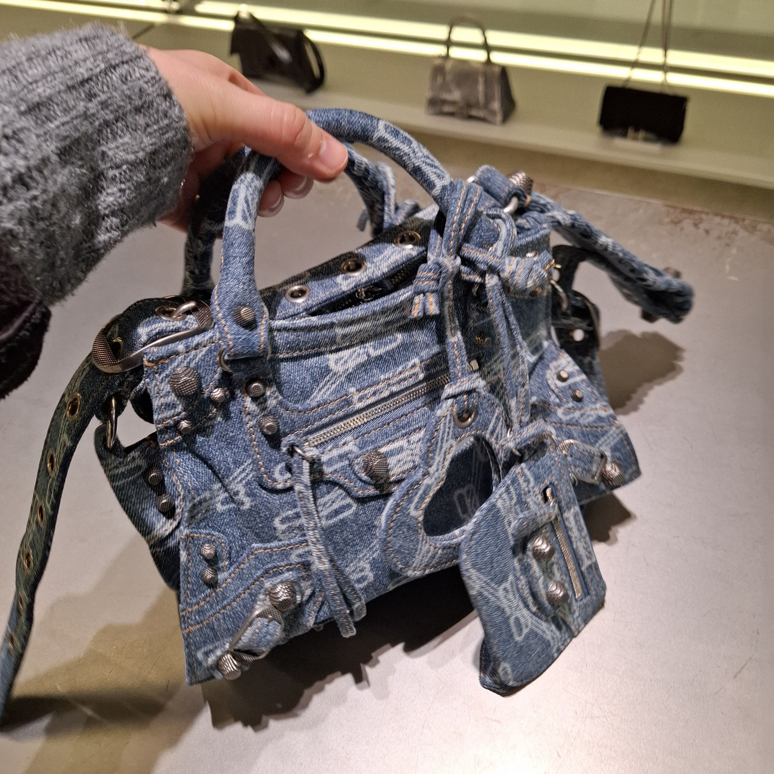 【VIPセール】バレンシアガ LE CAGOLE TOTE M 1000 RRP $4.2K Balenciaga Le Cagole Large Carry All Bag