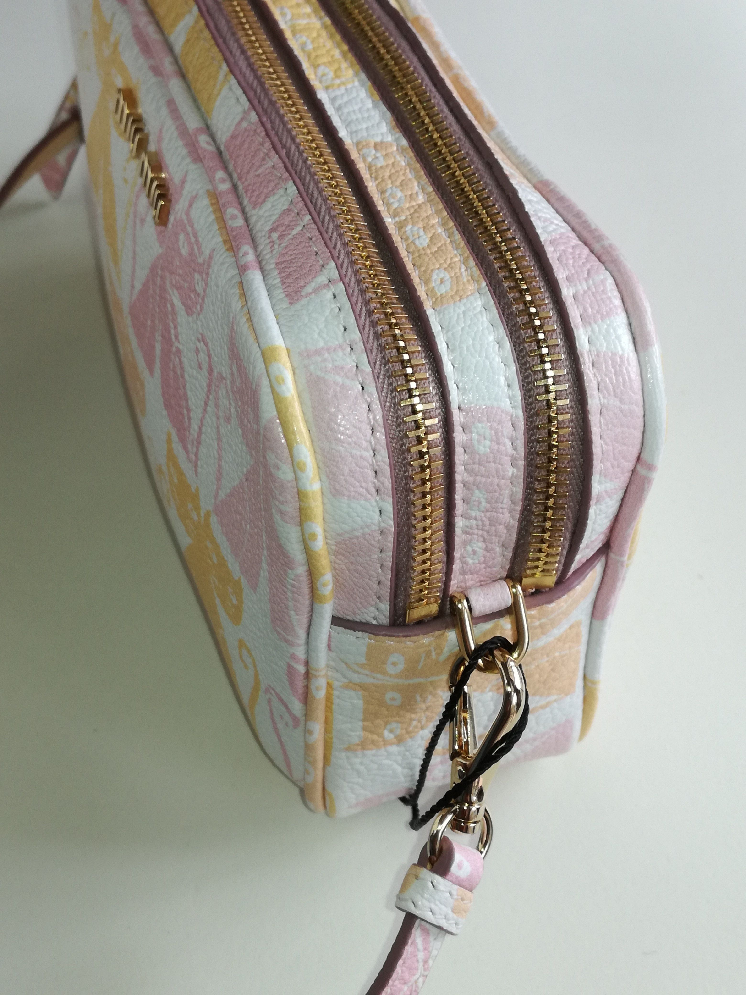 MIUMIUネコプリント♪ミニポシェット♪ マドラスレザー 黒 白 MIUMIUネコプリント♪ミニポシェット♪ マドラスレザー 黒 白
