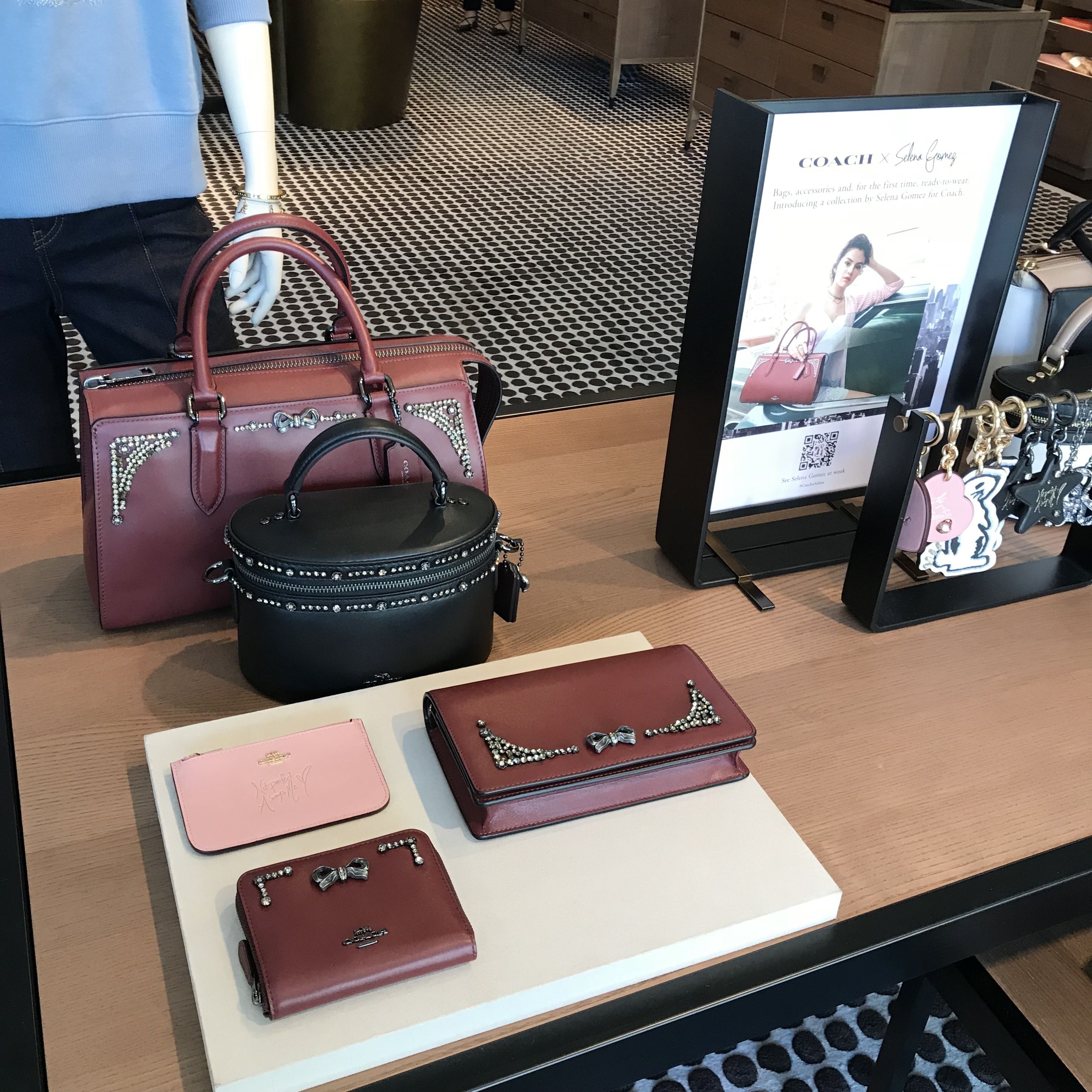 セレーナ・ゴメスxCOACH】セレーナ トレイル クリスタル 39292