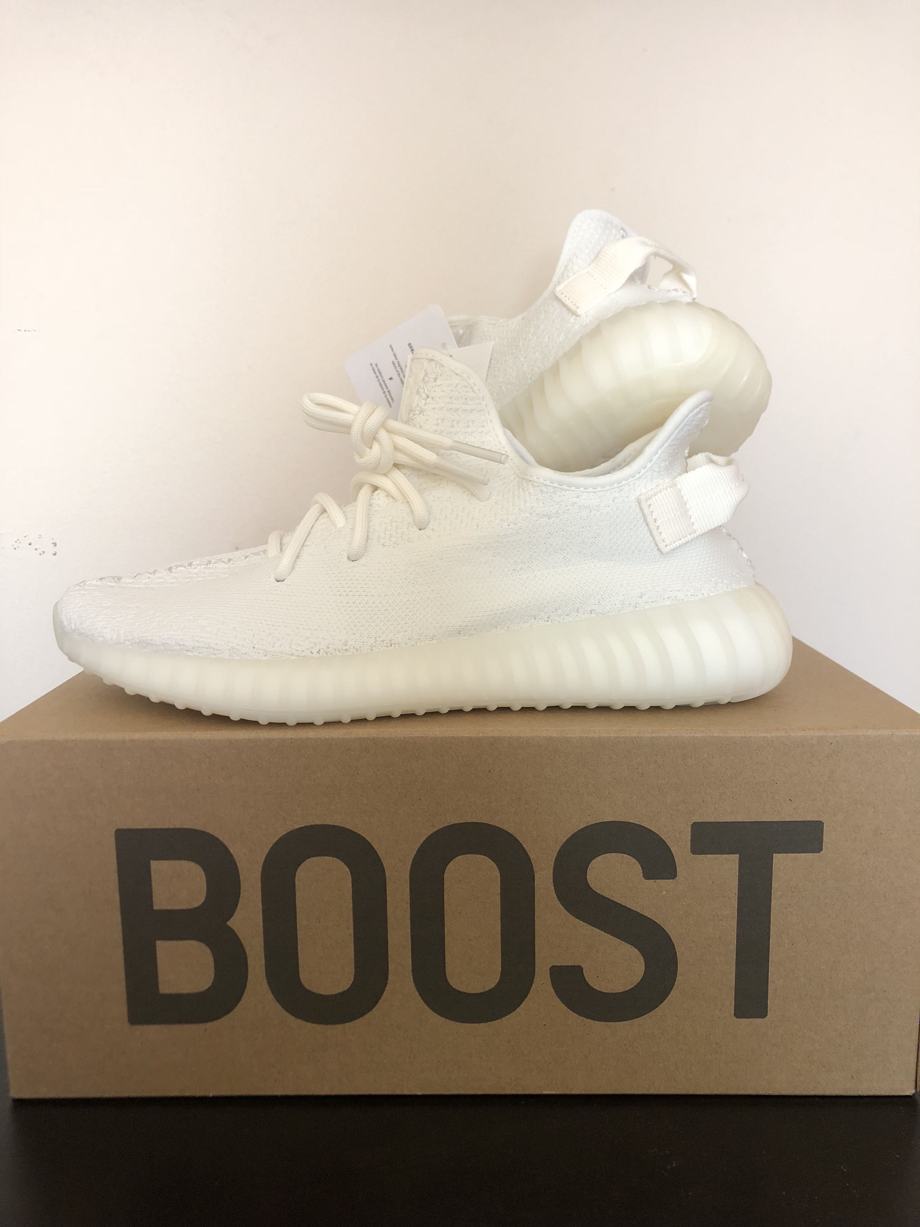 Yeezy Boost 350 V2 クリーム トリプルホワイト
