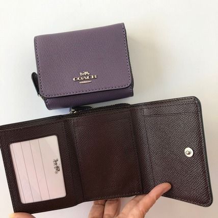 coach 三つ折り財布　新作