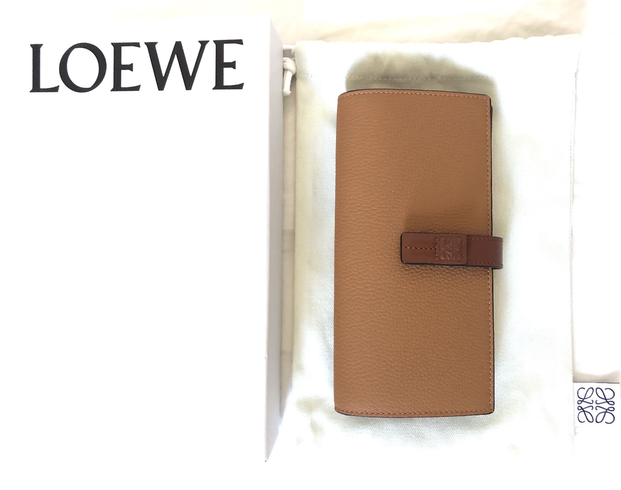 【LOEWE】★ラージバーティカルウォレット 【LOEWE】★ラージバーティカルウォレット