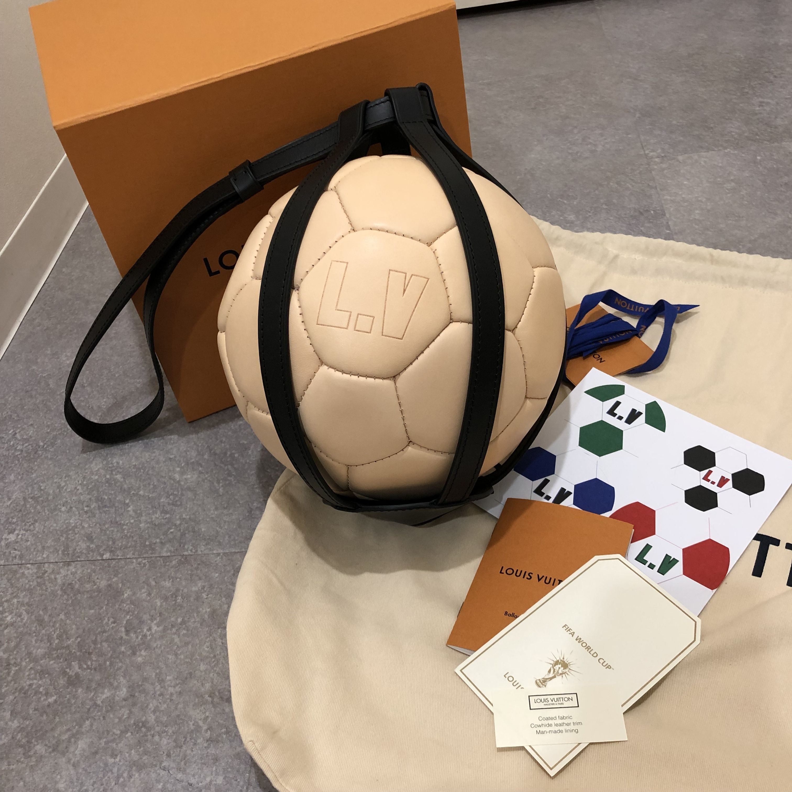 ＊新品激レア　Louis Vuitton×FIFA 2018ワールドカップ＊