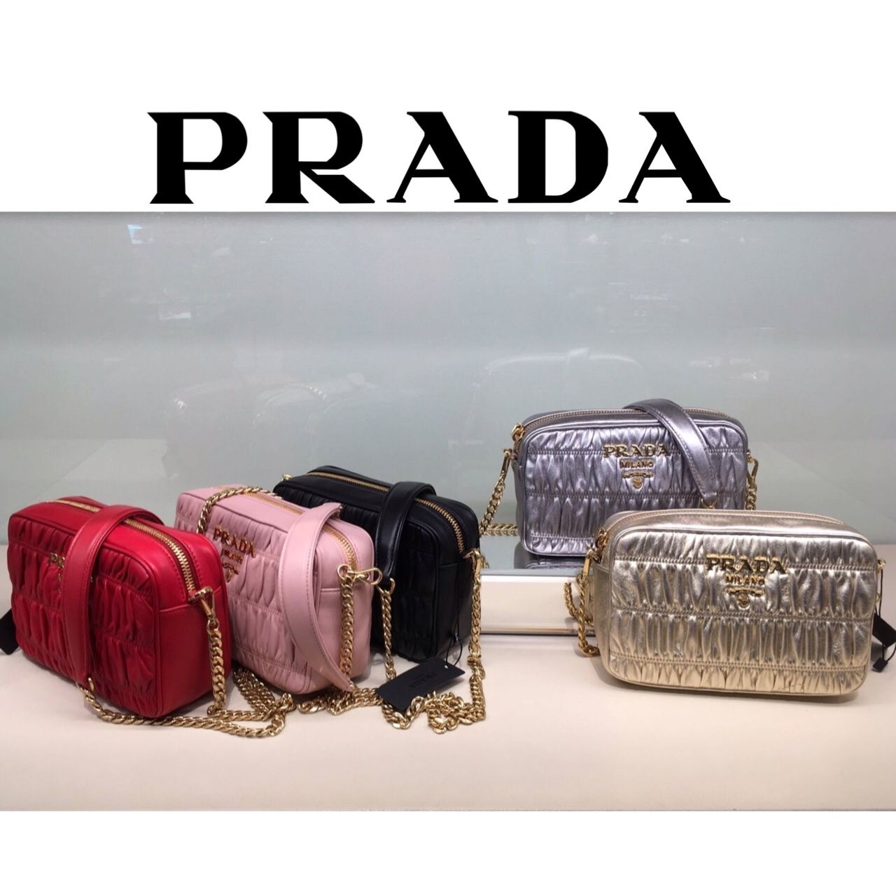 プラダ　ショルダーバッグ　PRADA　ポシェット　ビーズ　赤　レッド 斜め掛けか