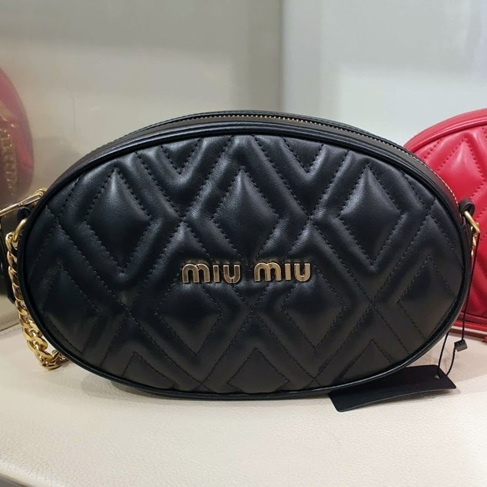 すぐ届く国内発送 /MiuMiu☆数量限定 ラウンドチェーンバッグ (MiuMiu