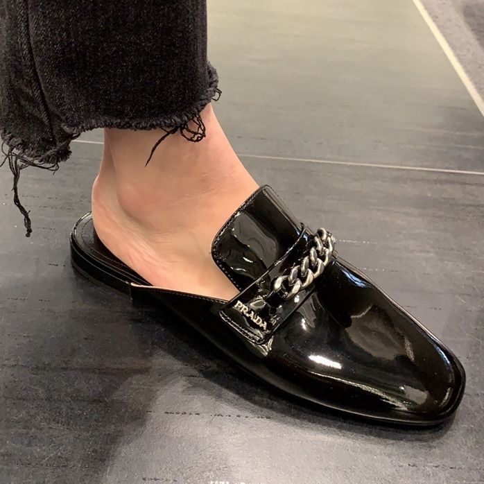 ブラック系,23.5cm今季一番 【PRADA】チェーンデザイン厚底ローファー 店舗用 【PRADA】チェーンデザイン厚底ローファー ローファー/革靴