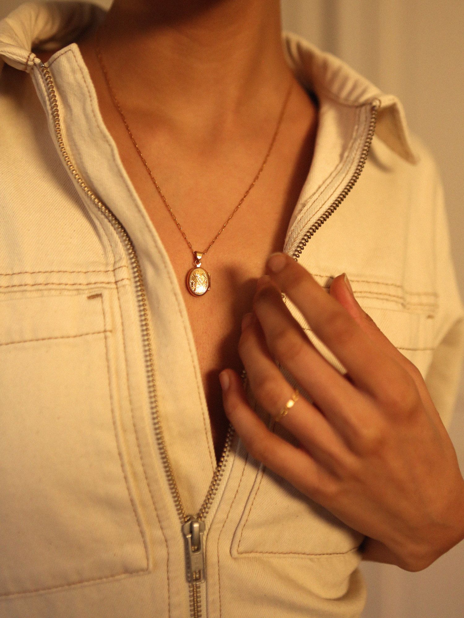 ★パリ発 Louise Damas★ Anna ペンダント ネックレス ロゴ GOLD ☆パリ発 Louise Damas☆ Anna ペンダント ネックレス ロゴ GOLD