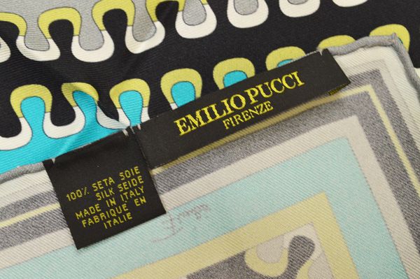 EMILIO PUCCI エミリオプッチ シルクポケットチーフ eep19w148