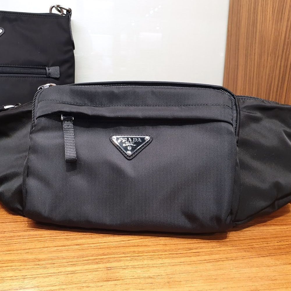 国内発送 PRADA☆大人気モデル!NYLON クロスボディバッグ (PRADA ...