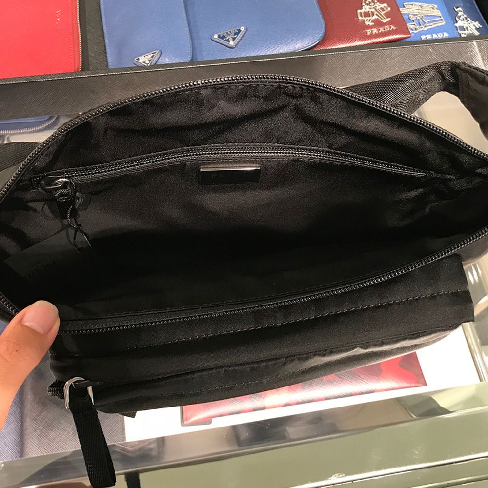 国内発送 PRADA☆大人気モデル!NYLON クロスボディバッグ (PRADA ...