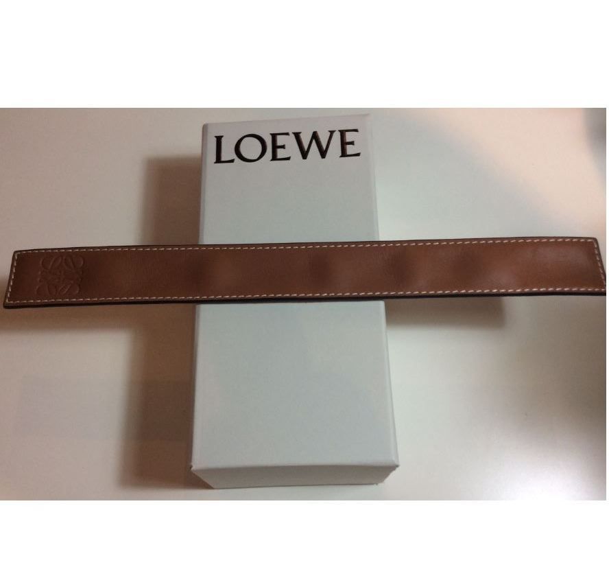 人気上昇中【 LOEWE ロエベ】スモールストラップブレスレット