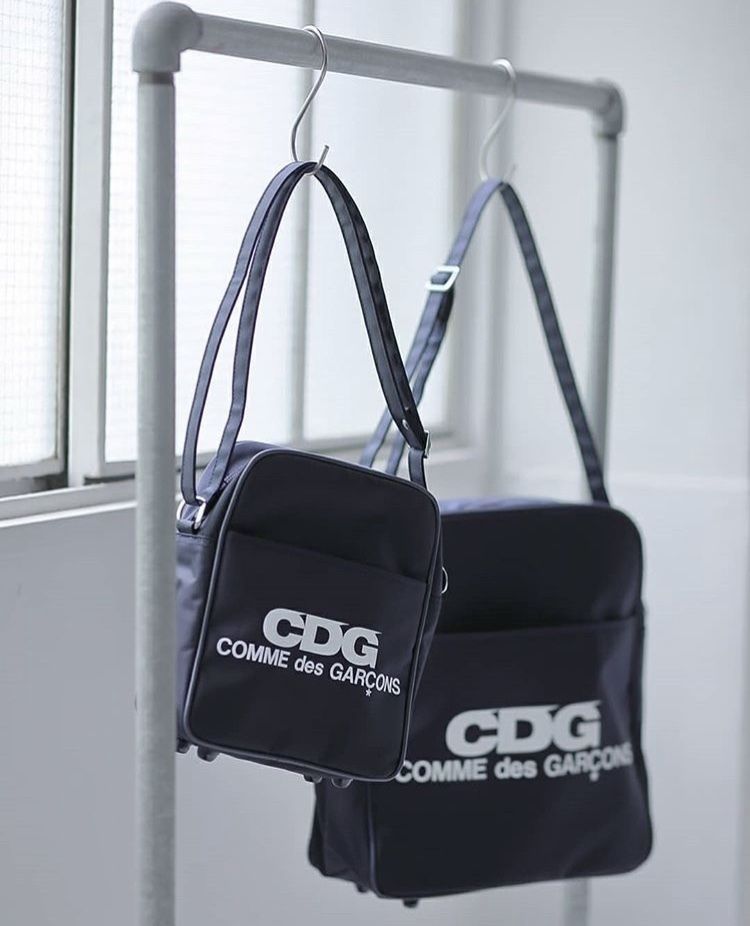 ★大人気★COMME des GARCONS CDG small ショルダーバッグ ☆大人気☆COMME des GARCONS CDG small ショルダーバッグ