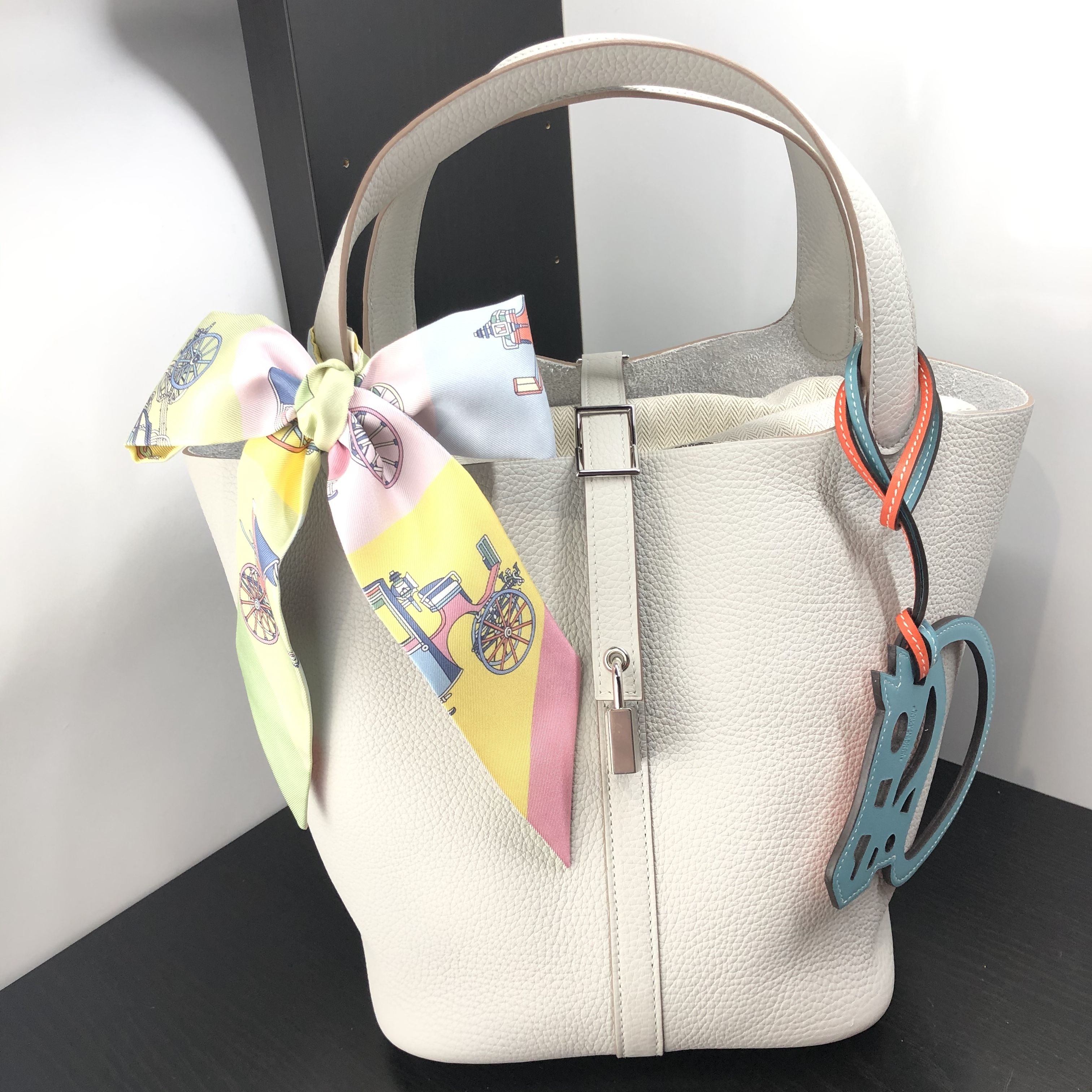 プレゼントに最適☆国内発送HERMES ツイリー 花咲く鳥たちの国で ...