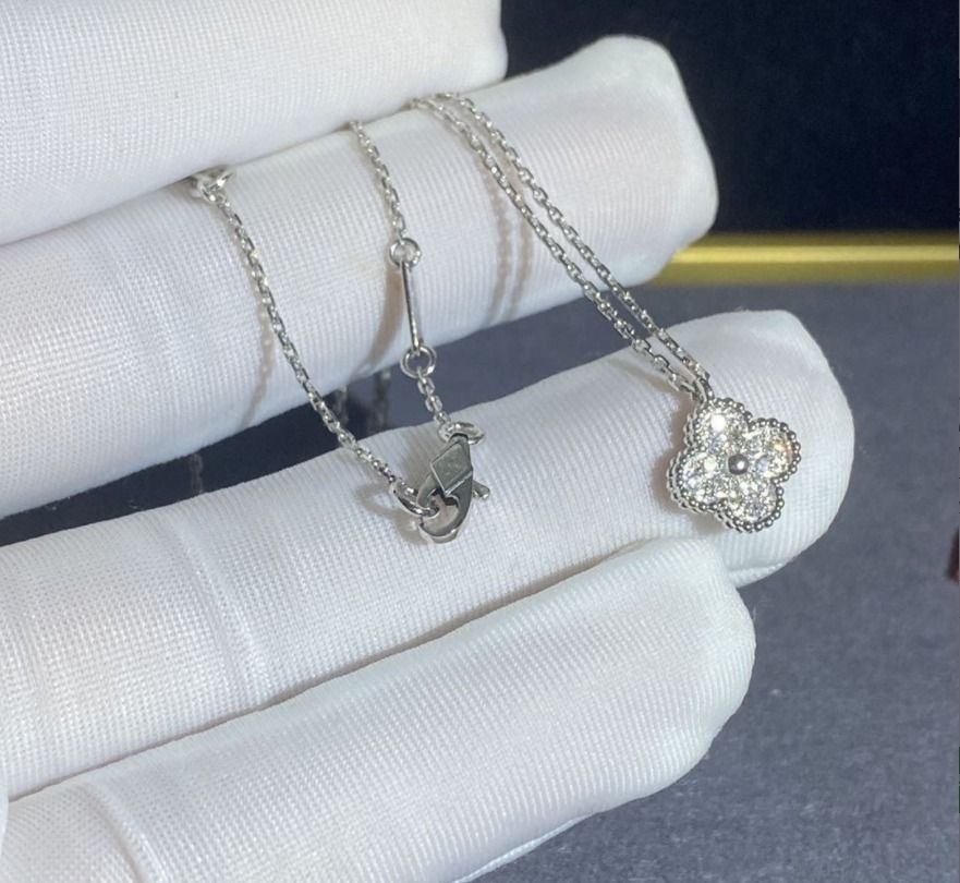 Van Cleef&Arpelsスウィートアルハンブラダイヤモンドペンダント