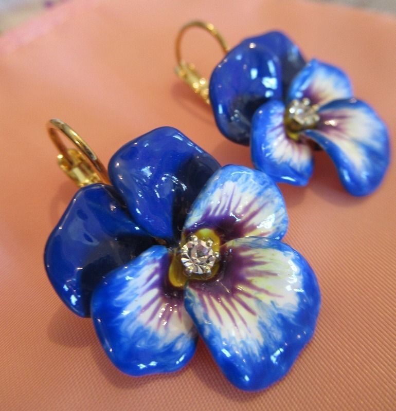 即発 ○ レネレイド ピアス 猫 白 カラーストーン 花 鳥 ピンク
