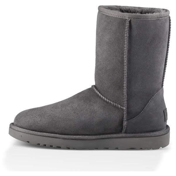 UGG】CLASSIC SHORT II ロゴ入り 軽量ソール もこもこ ブーツ (UGG ...