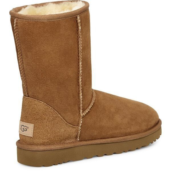 UGG】CLASSIC SHORT II ロゴ入り 軽量ソール もこもこ ブーツ (UGG ...