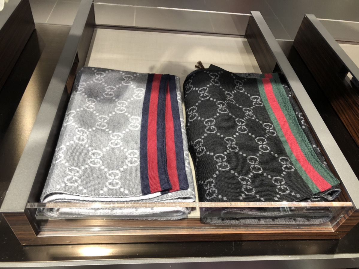 完売前に!【GUCCI 】ギフトも♪ロゴマフラー リバーシブル GG (GUCCI ...
