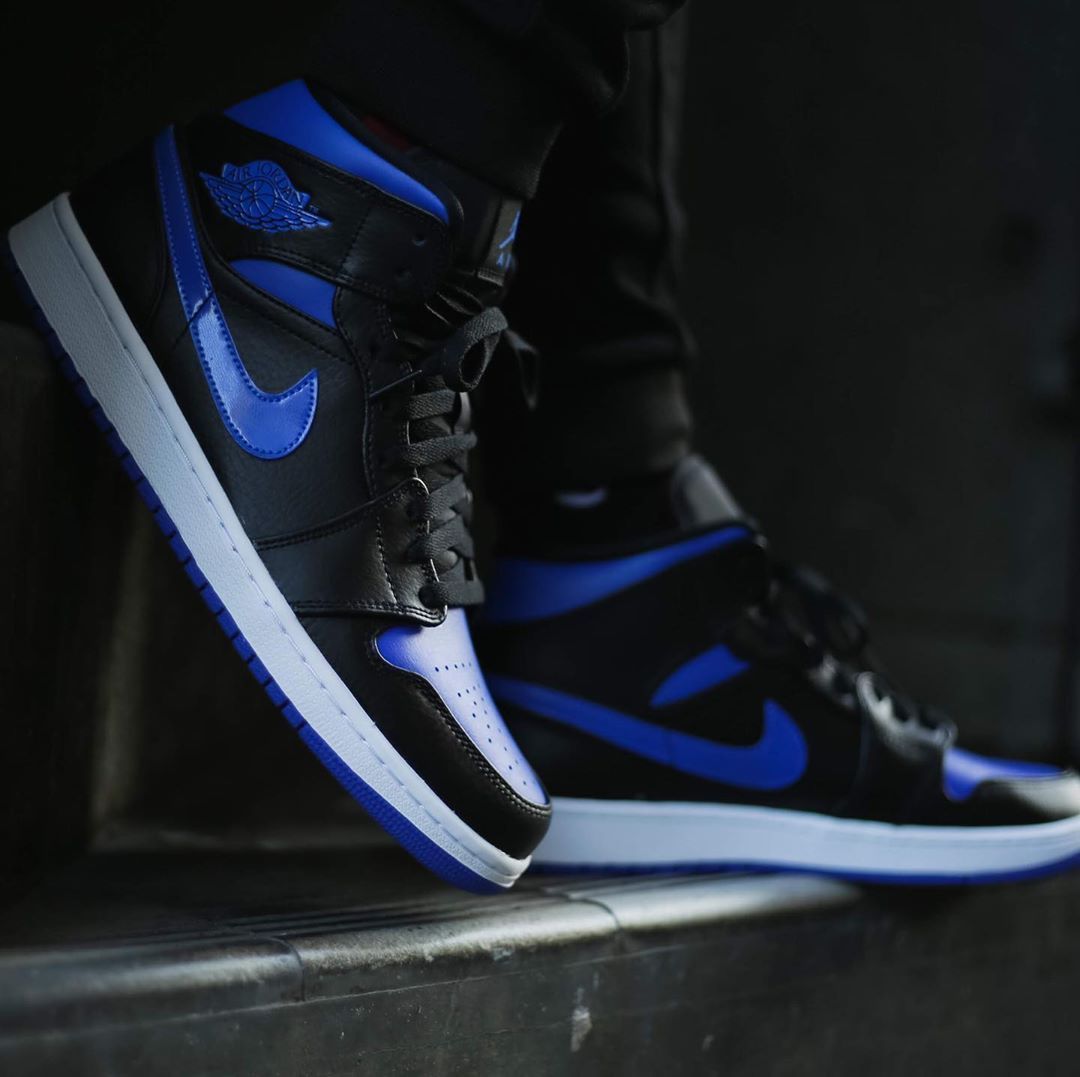 NIKE AIR JORDAN 1 MID HYPER ROYAL - エア ジョーダン 1 (Nike NIKE AIR JORDAN 1 MID HYPER ROYAL - エア ジョーダン 1 (Nike