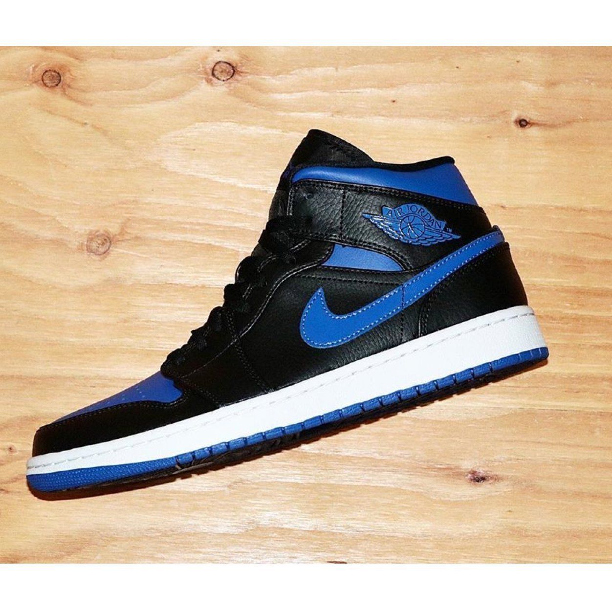 NIKE AIR JORDAN 1 MID HYPER ROYAL - エア ジョーダン 1 (Nike NIKE AIR JORDAN 1 MID HYPER ROYAL - エア ジョーダン 1 (Nike