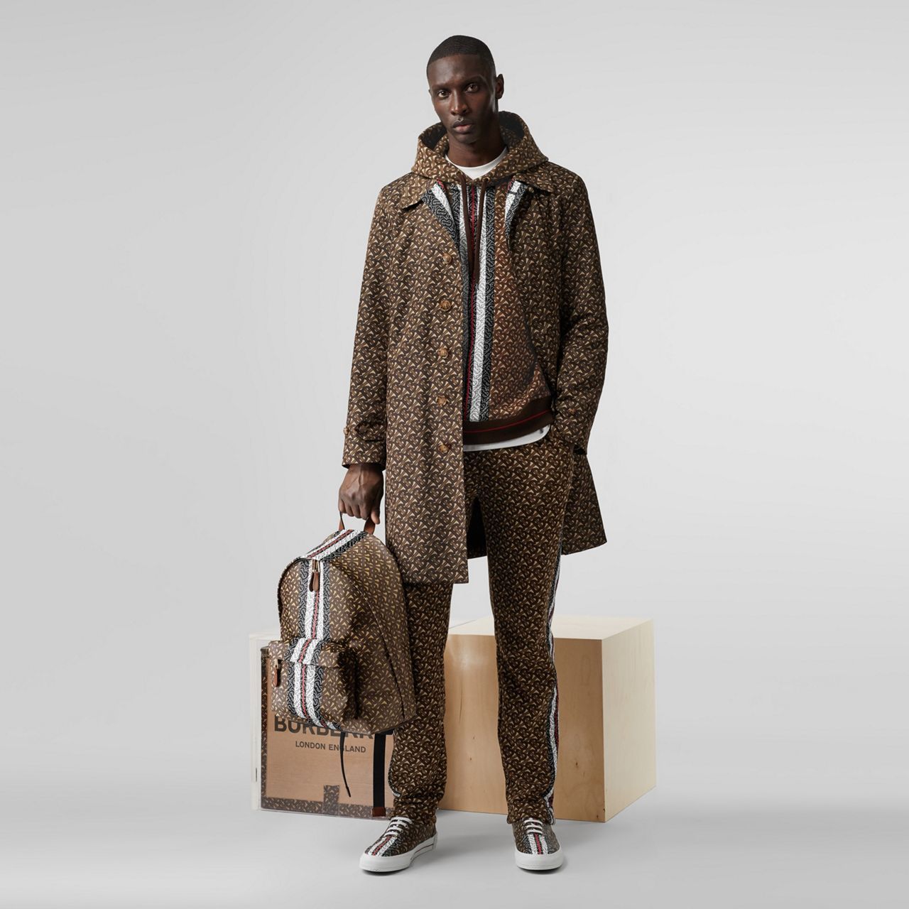 BURBERRY】人気*セットアップ*モノグラムフーディ&パンツ (Burberry BURBERRY】人気*セットアップ*モノグラムフーディ&パンツ (Burberry