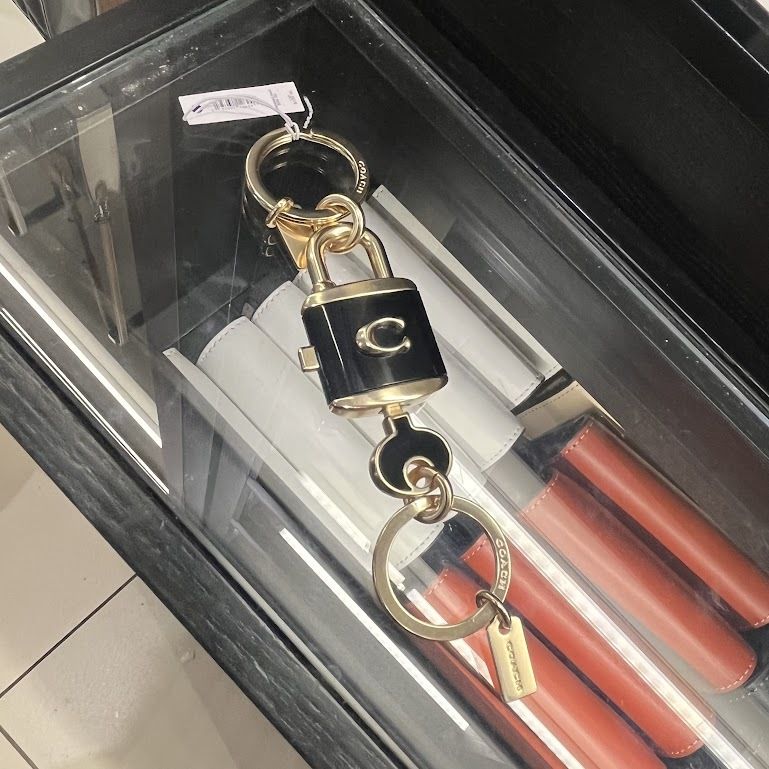 即発 アウトレット COACH バッグチャーム キーリング F76451 革 即発 アウトレット COACH バッグチャーム キーリング F76451 革