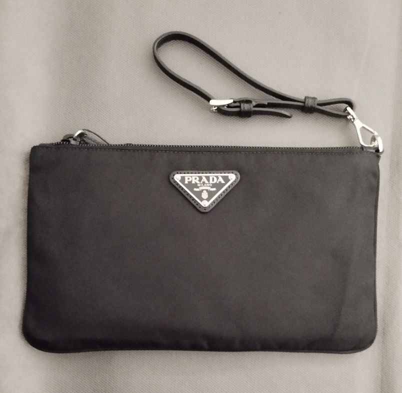 PRADA】1NH545 ストラップ付きナイロンポーチ (PRADA/ポーチ) 1NH545