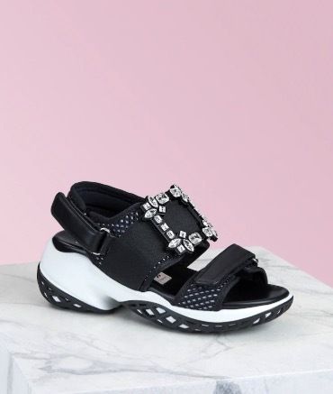 関税込☆Roger Vivier☆ビジューバックルスポーティーサンダル (Roger 関税込☆Roger Vivier☆ビジューバックルスポーティーサンダル (Roger