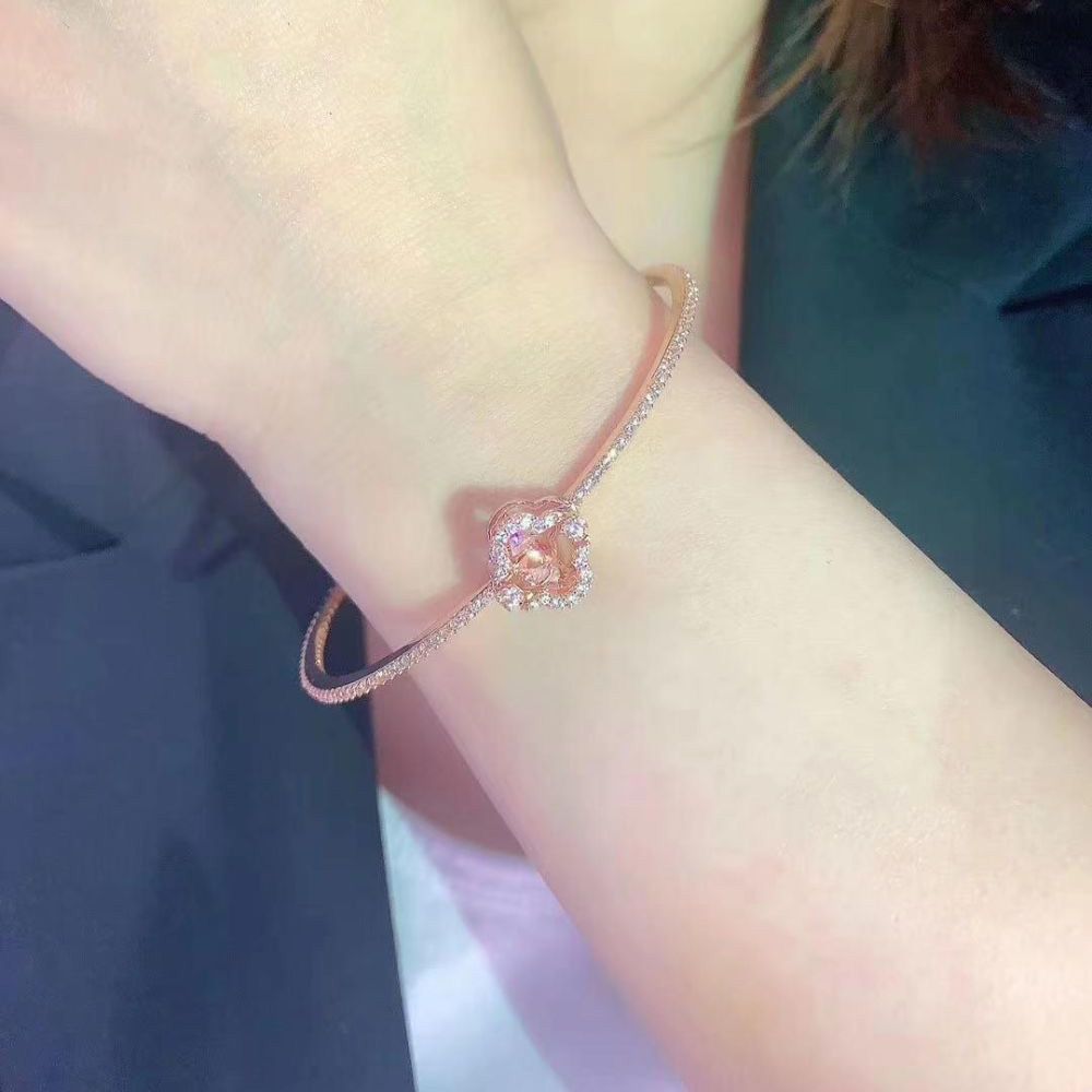 VIP価格【SWAROVSKI】スワロフスキー SPARKLING DANCE バングル
