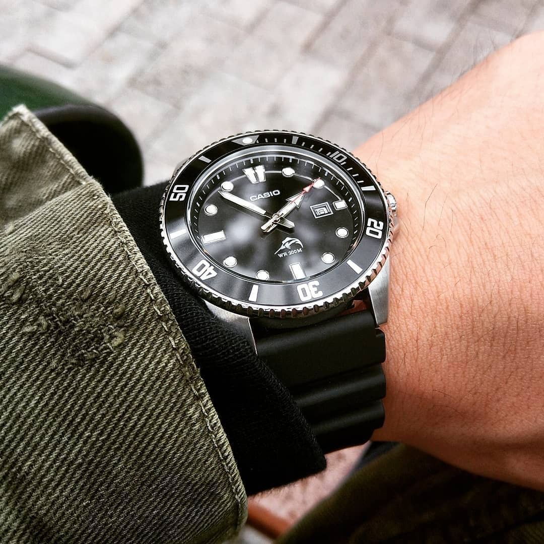 ☆関税込☆ CASIO SPORTS BLACK ANALOG スポーツ MDV106-1A
